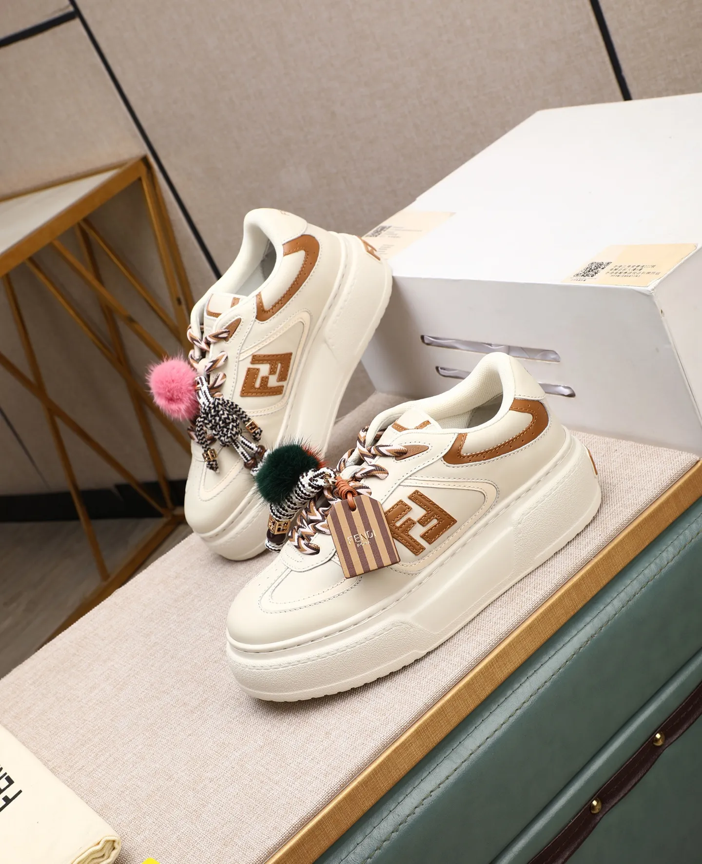 Men's shoes 💰740 Top quality Fendi Match series 25 latest colors Pendant thick sole lace casual FENDI Match lace. Made of light pink leather with white and ocher brown details. Contrast leather FF appliqué on the sides and hiking laces in white, pink and ocher brown. Thick rubber sole with oversized embossed FENDI lettering on the heel. Metal ring charm on the tongue: A small braided doll with contrasting mink fur details and gold metallic FF on the right shoe. The left shoe features a braided cord with contrasting mink double pom poms, metallic FF beads, and Pequin print pattern and logo. Upper: Original custom-made imported first-layer cowhide. Inner lining: Imported custom-made breathable mesh lining. Sole: Original open-molded ultra-light foam material. Bottom thickness: 5CM. Number of yards: women's 35-40 (custom-made 40 non-refundable).